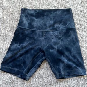Lululemon align shorts size 4 diamond dye. 6 inch inseam
